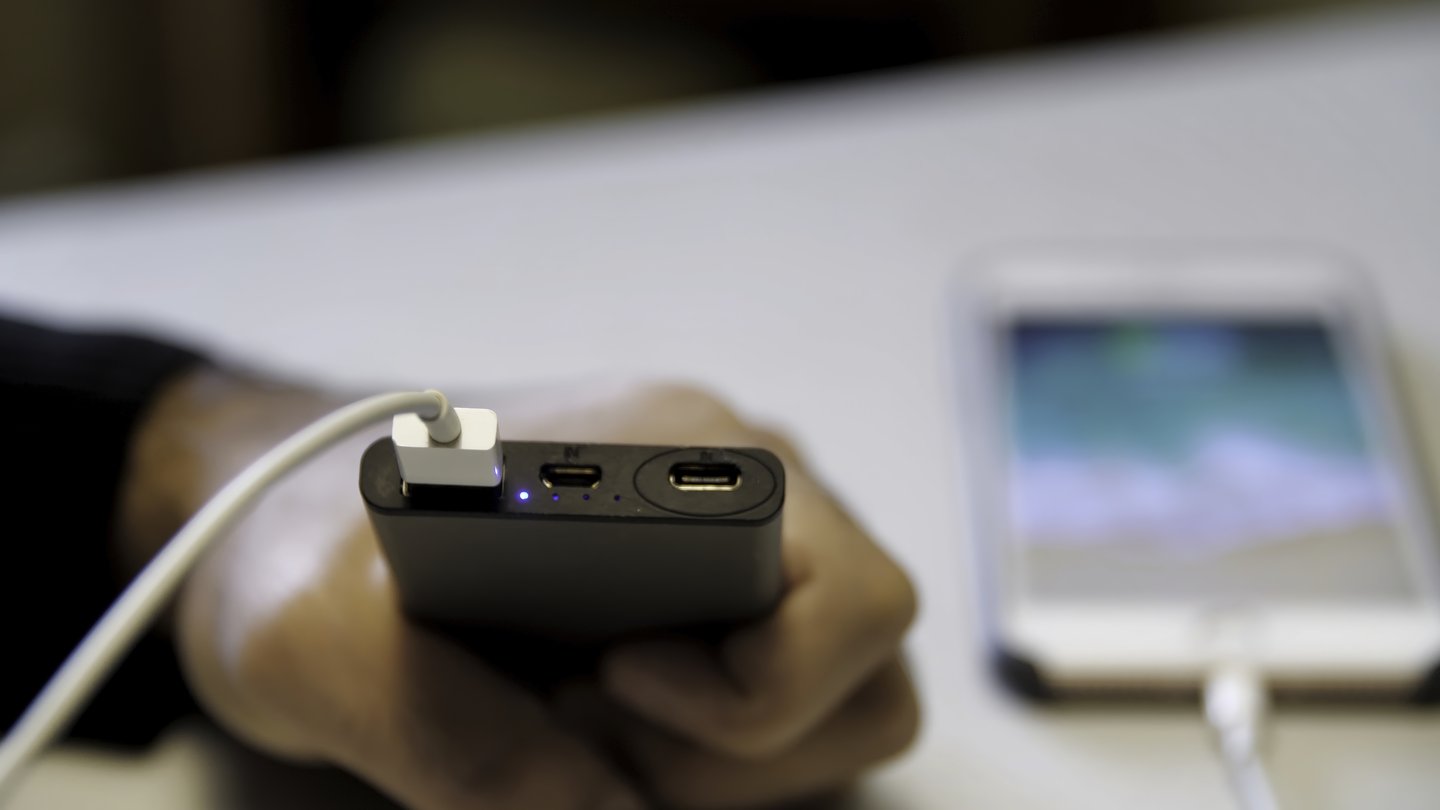 Powerbanks im Flugzeug: Sicher unterwegs mit Lithium-Ionen-Akkus